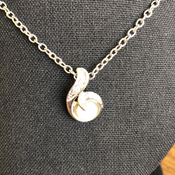 CLASSY Faux Pearl Necklace/Bracelet/Earrings - Picture 5 of 12